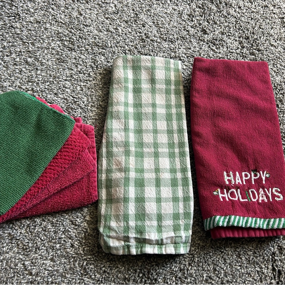 Festive Holiday Kitchen Towels Set